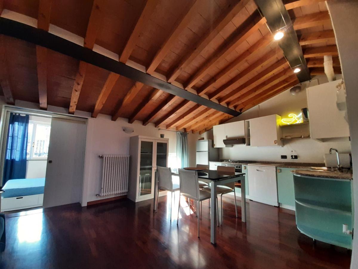 Appartamento Sui Tetti Di Parma Kültér fotó
