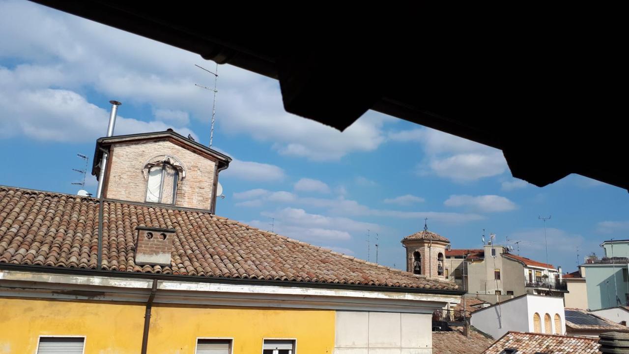 Appartamento Sui Tetti Di Parma Kültér fotó