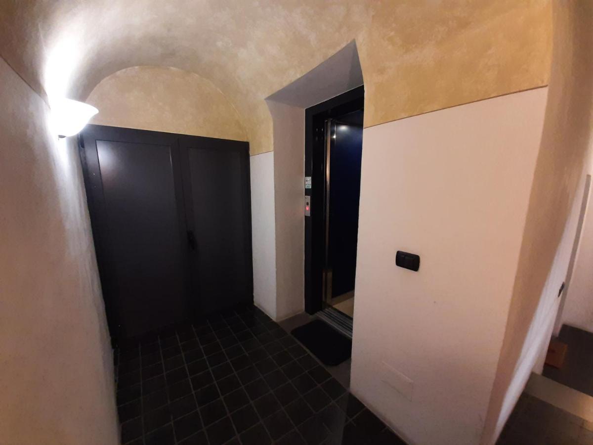 Appartamento Sui Tetti Di Parma Kültér fotó
